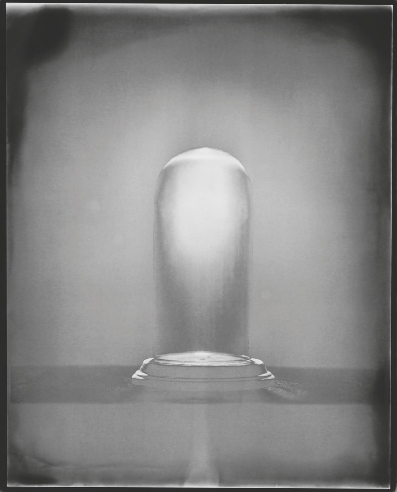 Tine Edel | Unter Glas, 2016 | Belichtung eines 8 x10“ Papiernegativ, 24 x 30 cm analoges Fotopapier von Adox