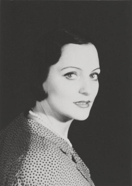 Stefanie Klingemann | Studioporträt 1950 | © beim Fotografen
