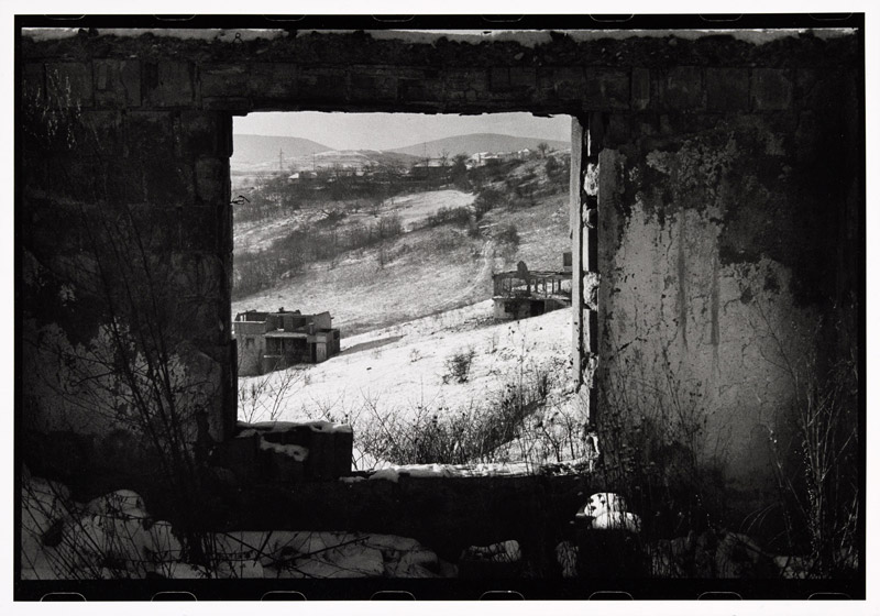 Preisträger 2011: Christian Werner | Ausblicke in die Vergangenheit II | Mitrovica, Kosovo | © beim Fotografen
